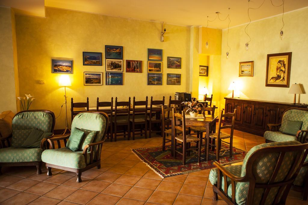 Hotel Piccada Палау Экстерьер фото