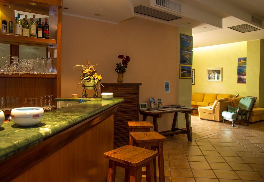 Hotel Piccada Палау Экстерьер фото